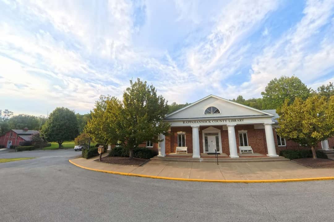 The paved circle in front of the Rappahannock County Library, with the red Book Barn at the far left of the lot.